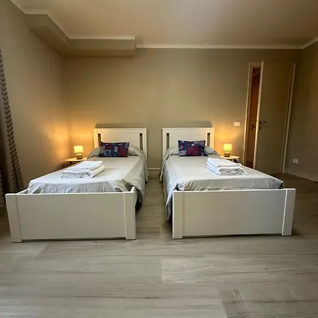 Spacious E Modern Comfort Near Center