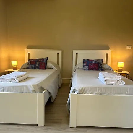 Spacious E Modern Comfort Near Center * ルッカ